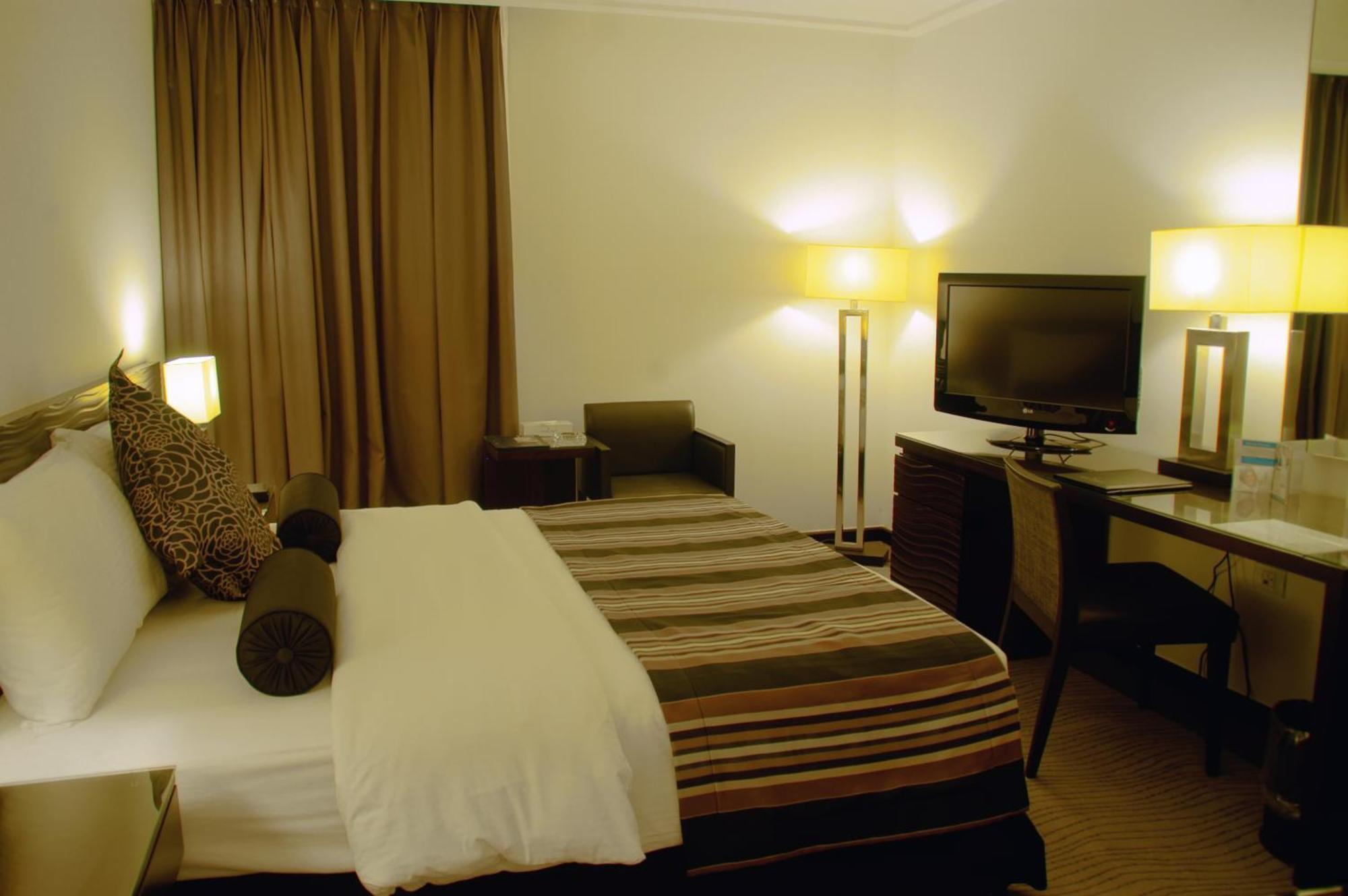 Amman Airport Hotel Al Qastal Bagian luar foto