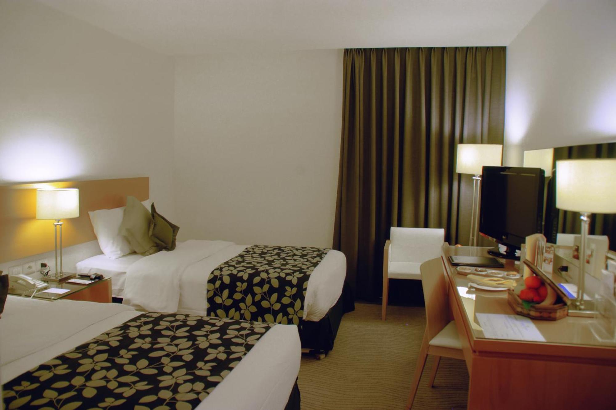 Amman Airport Hotel Al Qastal Bagian luar foto